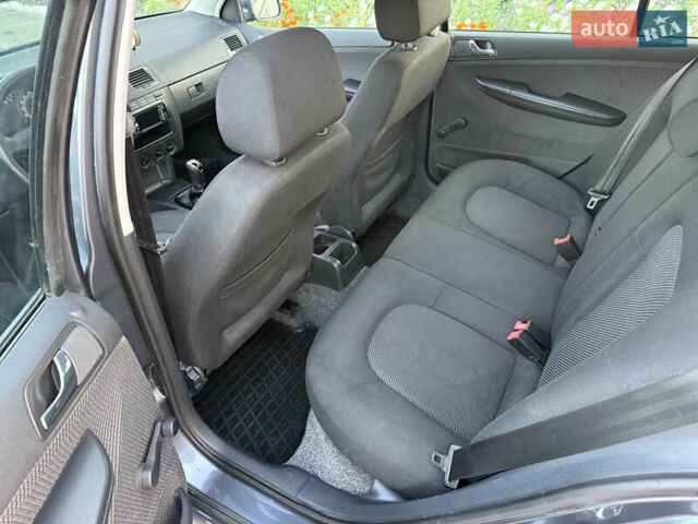 Серый Шкода Фабия, объемом двигателя 1.39 л и пробегом 202 тыс. км за 5200 $, фото 5 на Automoto.ua