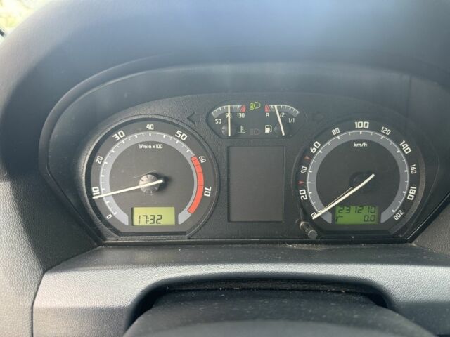 Сірий Шкода Фабія, об'ємом двигуна 1.4 л та пробігом 230 тис. км за 4500 $, фото 4 на Automoto.ua