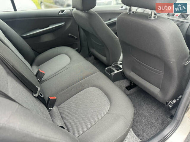 Шкода Фабия 2007 в Чернигове на Automoto.ua Серый Шкода Фабия, объемом двигателя 1.4 л и пробегом 193 тыс. км за 5400 $, фото 10 на Automoto.ua