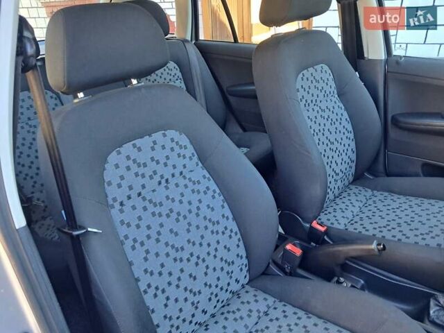 Серый Шкода Фабия, объемом двигателя 1.4 л и пробегом 174 тыс. км за 5000 $, фото 9 на Automoto.ua