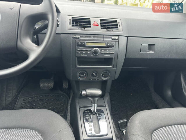 Серый Шкода Фабия, объемом двигателя 1.4 л и пробегом 217 тыс. км за 5499 $, фото 4 на Automoto.ua