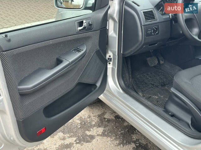 Серый Шкода Фабия, объемом двигателя 1.4 л и пробегом 217 тыс. км за 5499 $, фото 6 на Automoto.ua