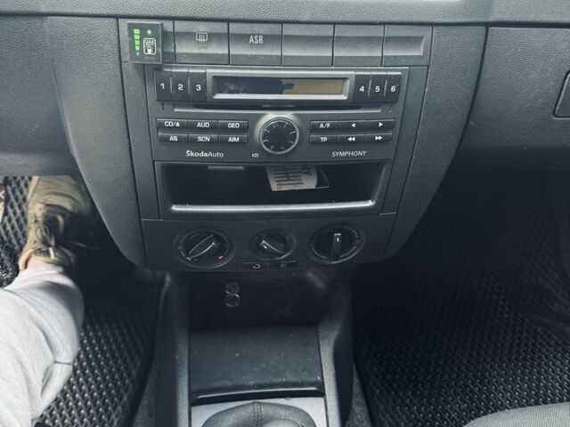 Сірий Шкода Фабія, об'ємом двигуна 1.4 л та пробігом 230 тис. км за 4500 $, фото 5 на Automoto.ua