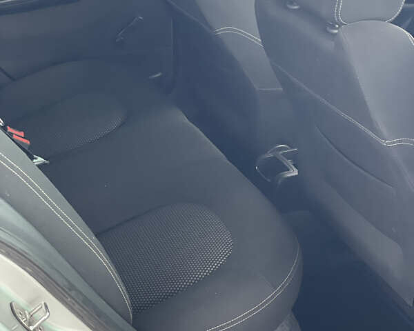 Серый Шкода Фабия, объемом двигателя 1.4 л и пробегом 231 тыс. км за 4500 $, фото 18 на Automoto.ua