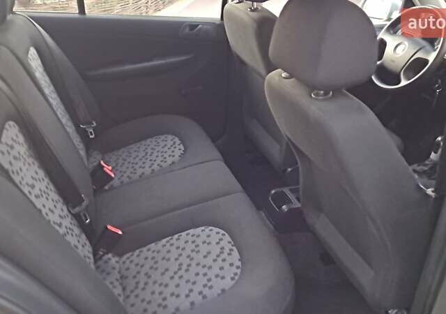 Сірий Шкода Фабія, об'ємом двигуна 1.4 л та пробігом 174 тис. км за 4650 $, фото 13 на Automoto.ua