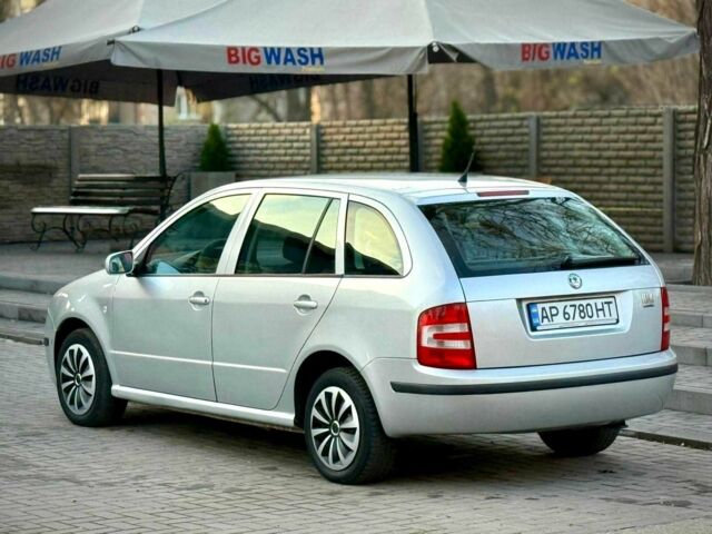 Серый Шкода Фабия, объемом двигателя 1.4 л и пробегом 190 тыс. км за 4300 $, фото 2 на Automoto.ua