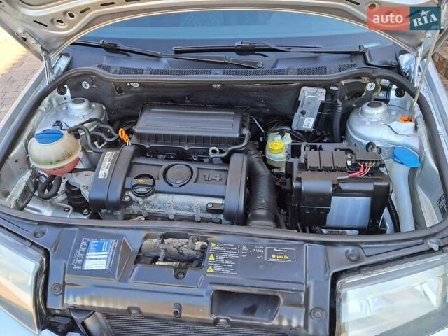 Серый Шкода Фабия, объемом двигателя 1.4 л и пробегом 174 тыс. км за 5000 $, фото 5 на Automoto.ua