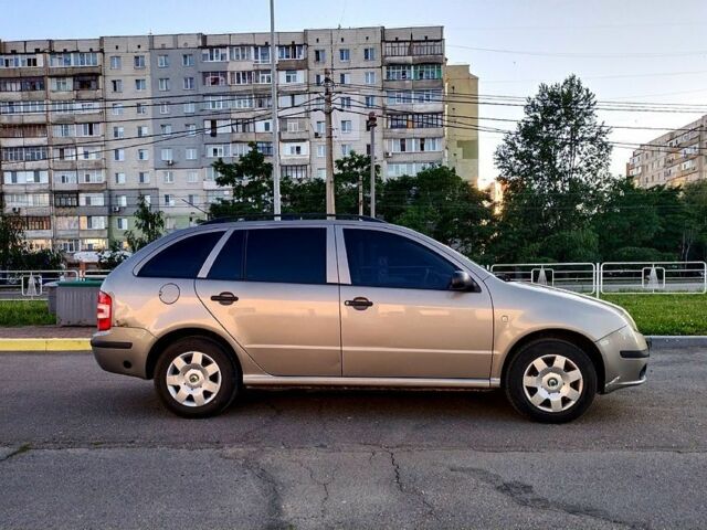 Серый Шкода Фабия, объемом двигателя 1.4 л и пробегом 277 тыс. км за 2910 $, фото 2 на Automoto.ua