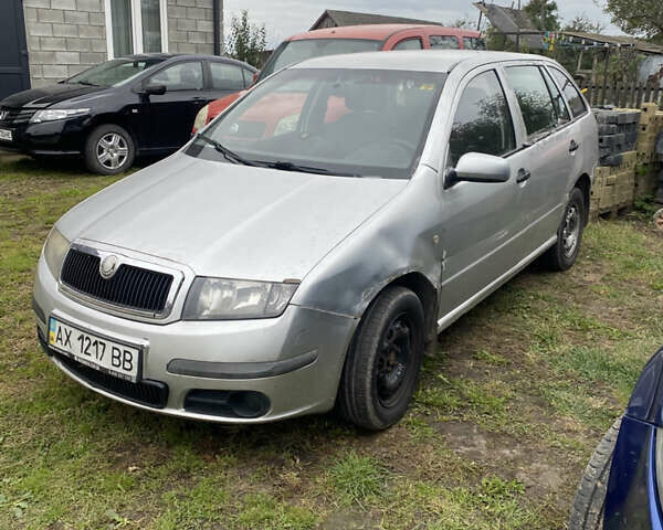 Сірий Шкода Фабія, об'ємом двигуна 1.2 л та пробігом 320 тис. км за 1650 $, фото 2 на Automoto.ua