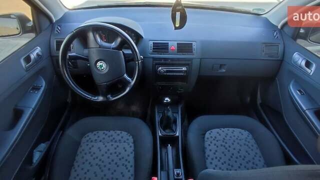 Сірий Шкода Фабія, об'ємом двигуна 1.39 л та пробігом 227 тис. км за 3750 $, фото 16 на Automoto.ua