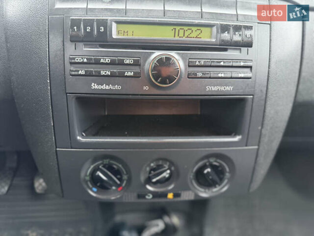 Серый Шкода Фабия, объемом двигателя 1.42 л и пробегом 370 тыс. км за 2999 $, фото 28 на Automoto.ua