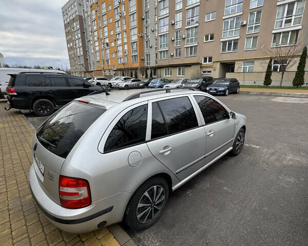 Серый Шкода Фабия, объемом двигателя 1.4 л и пробегом 212 тыс. км за 4100 $, фото 2 на Automoto.ua