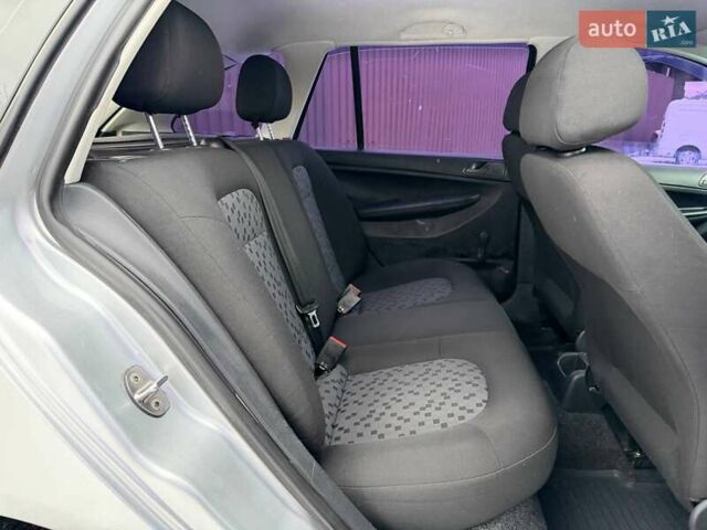 Серый Шкода Фабия, объемом двигателя 1.2 л и пробегом 246 тыс. км за 3290 $, фото 10 на Automoto.ua