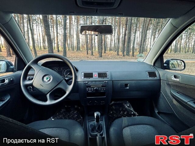 Серый Шкода Фабия, объемом двигателя 1.4 л и пробегом 248 тыс. км за 4999 $, фото 2 на Automoto.ua