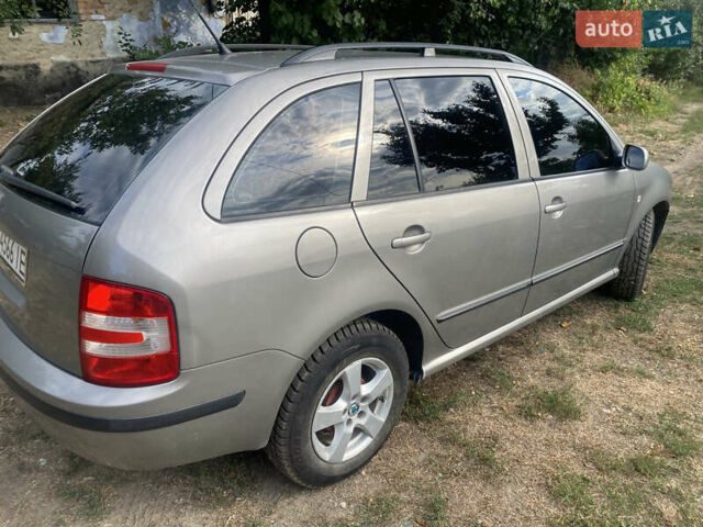 Сірий Шкода Фабія, об'ємом двигуна 1.39 л та пробігом 222 тис. км за 4950 $, фото 1 на Automoto.ua