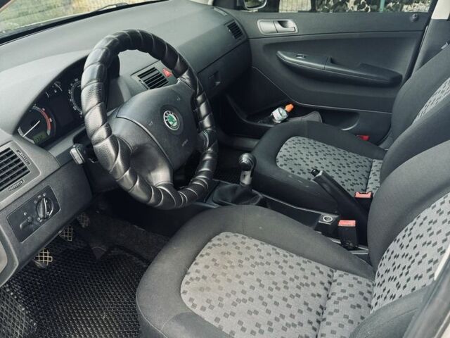 Сірий Шкода Фабія, об'ємом двигуна 1.4 л та пробігом 230 тис. км за 4500 $, фото 3 на Automoto.ua