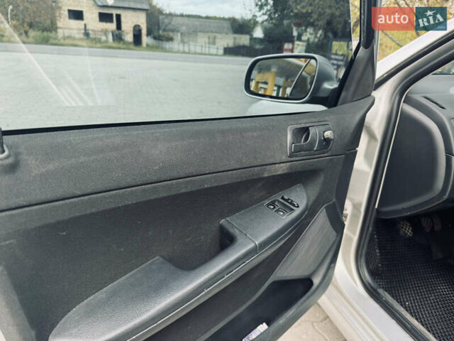 Сірий Шкода Фабія, об'ємом двигуна 1.39 л та пробігом 232 тис. км за 4100 $, фото 23 на Automoto.ua