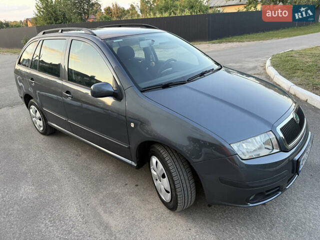 Серый Шкода Фабия, объемом двигателя 1.39 л и пробегом 202 тыс. км за 5200 $, фото 1 на Automoto.ua