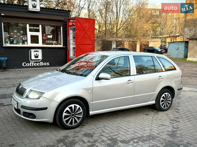 Серый Шкода Фабия, объемом двигателя 1.39 л и пробегом 190 тыс. км за 4300 $, фото 1 на Automoto.ua