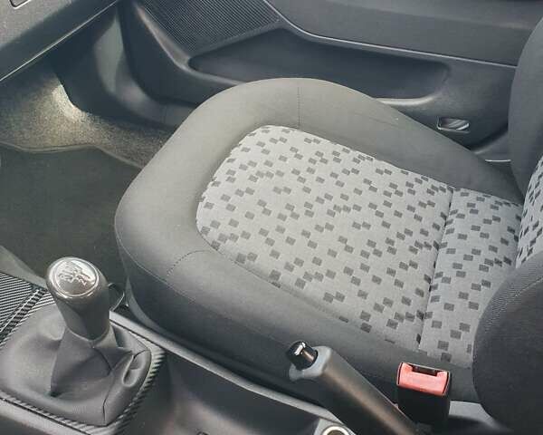 Серый Шкода Фабия, объемом двигателя 1.4 л и пробегом 200 тыс. км за 4900 $, фото 29 на Automoto.ua