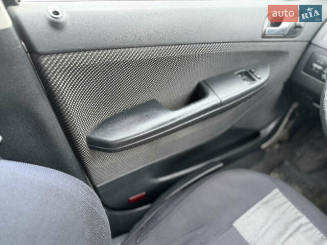 Сірий Шкода Фабія, об'ємом двигуна 1.42 л та пробігом 370 тис. км за 3300 $, фото 30 на Automoto.ua