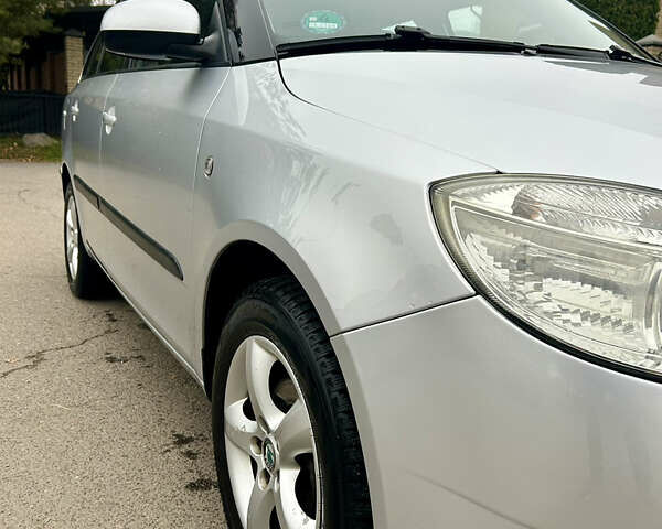 Серый Шкода Фабия, объемом двигателя 1.6 л и пробегом 247 тыс. км за 5150 $, фото 14 на Automoto.ua