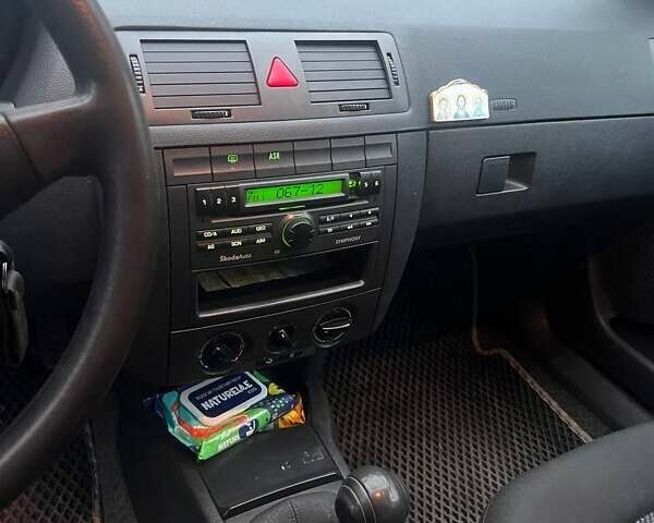 Серый Шкода Фабия, объемом двигателя 1.2 л и пробегом 193 тыс. км за 3200 $, фото 19 на Automoto.ua