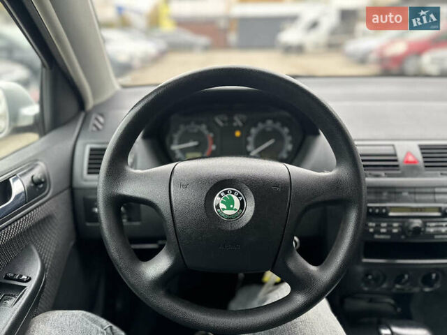 Шкода Фабия 2007 в Чернигове на Automoto.ua Серый Шкода Фабия, объемом двигателя 1.4 л и пробегом 193 тыс. км за 5400 $, фото 20 на Automoto.ua