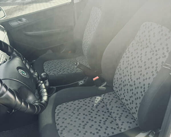 Сірий Шкода Фабія, об'ємом двигуна 1.39 л та пробігом 232 тис. км за 4100 $, фото 10 на Automoto.ua