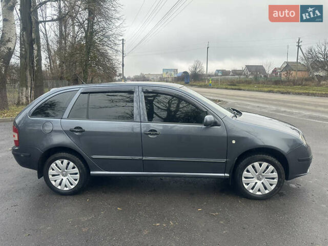 Серый Шкода Фабия, объемом двигателя 1.39 л и пробегом 180 тыс. км за 4350 $, фото 4 на Automoto.ua