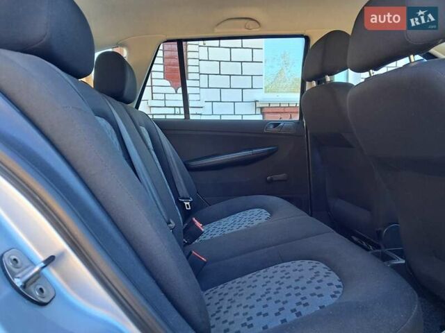 Серый Шкода Фабия, объемом двигателя 1.4 л и пробегом 174 тыс. км за 5000 $, фото 10 на Automoto.ua