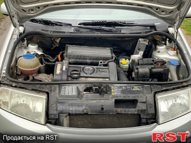 Серый Шкода Фабия, объемом двигателя 1.4 л и пробегом 226 тыс. км за 4550 $, фото 9 на Automoto.ua