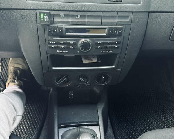 Сірий Шкода Фабія, об'ємом двигуна 1.39 л та пробігом 232 тис. км за 4100 $, фото 20 на Automoto.ua