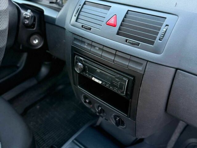 Серый Шкода Фабия, объемом двигателя 1.4 л и пробегом 190 тыс. км за 4300 $, фото 14 на Automoto.ua