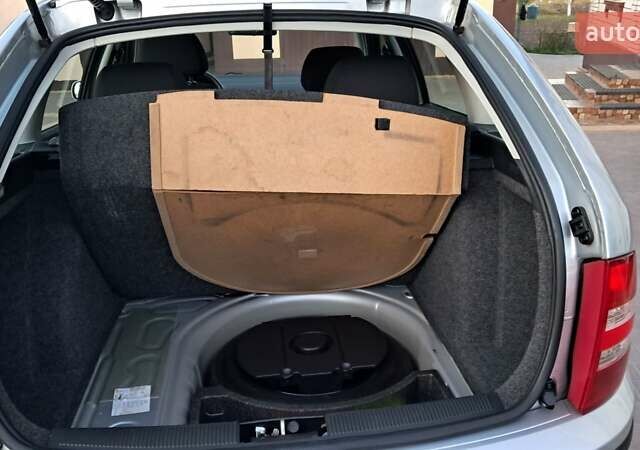 Сірий Шкода Фабія, об'ємом двигуна 1.4 л та пробігом 174 тис. км за 4650 $, фото 7 на Automoto.ua