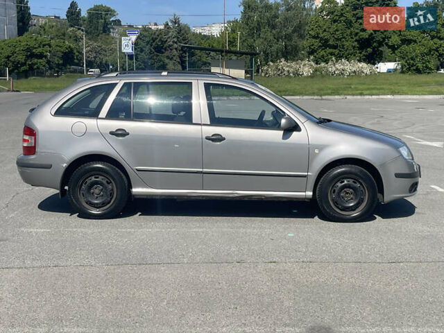 Серый Шкода Фабия, объемом двигателя 1.39 л и пробегом 226 тыс. км за 4900 $, фото 11 на Automoto.ua
