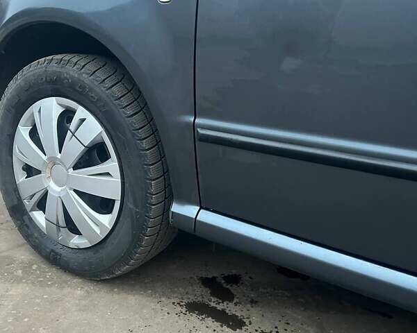 Серый Шкода Фабия, объемом двигателя 1.2 л и пробегом 193 тыс. км за 3200 $, фото 1 на Automoto.ua