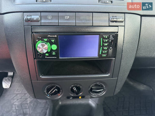 Серый Шкода Фабия, объемом двигателя 1.39 л и пробегом 202 тыс. км за 5200 $, фото 6 на Automoto.ua