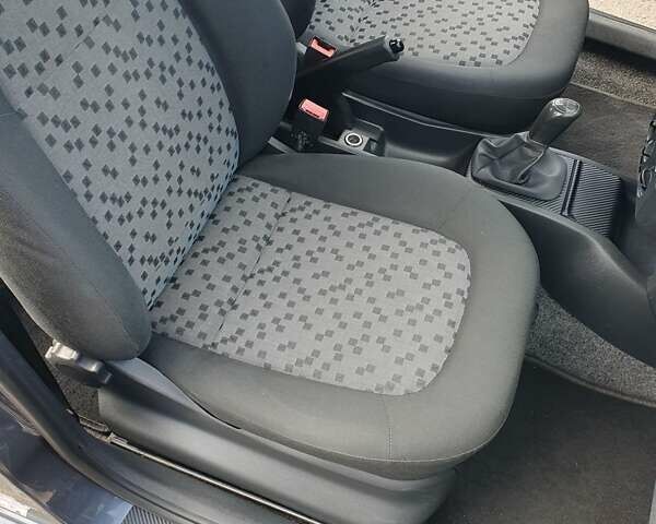 Серый Шкода Фабия, объемом двигателя 1.4 л и пробегом 200 тыс. км за 4900 $, фото 17 на Automoto.ua