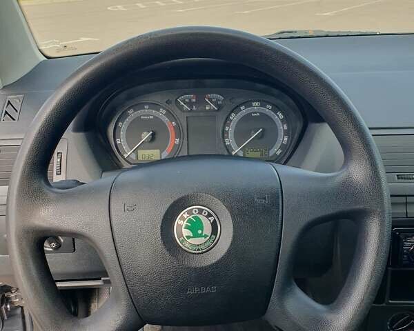 Серый Шкода Фабия, объемом двигателя 1.4 л и пробегом 200 тыс. км за 4900 $, фото 25 на Automoto.ua