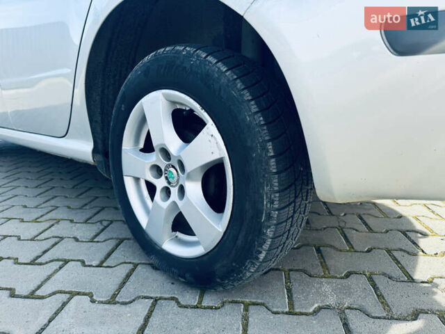 Сірий Шкода Фабія, об'ємом двигуна 1.39 л та пробігом 232 тис. км за 4100 $, фото 11 на Automoto.ua