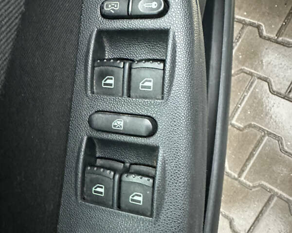 Серый Шкода Фабия, объемом двигателя 1.4 л и пробегом 203 тыс. км за 4800 $, фото 22 на Automoto.ua