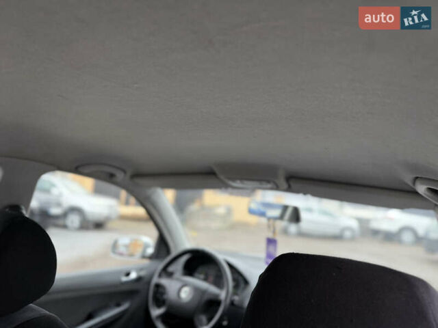 Сірий Шкода Фабія, об'ємом двигуна 1.42 л та пробігом 370 тис. км за 3300 $, фото 39 на Automoto.ua