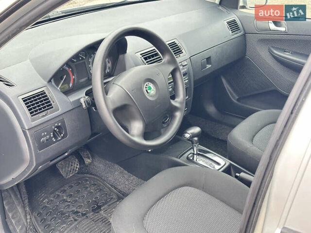 Серый Шкода Фабия, объемом двигателя 1.4 л и пробегом 217 тыс. км за 5499 $, фото 7 на Automoto.ua