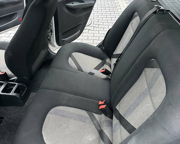 Серый Шкода Фабия, объемом двигателя 1.4 л и пробегом 203 тыс. км за 4800 $, фото 23 на Automoto.ua