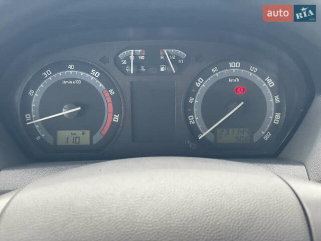 Серый Шкода Фабия, объемом двигателя 1.4 л и пробегом 231 тыс. км за 4500 $, фото 9 на Automoto.ua