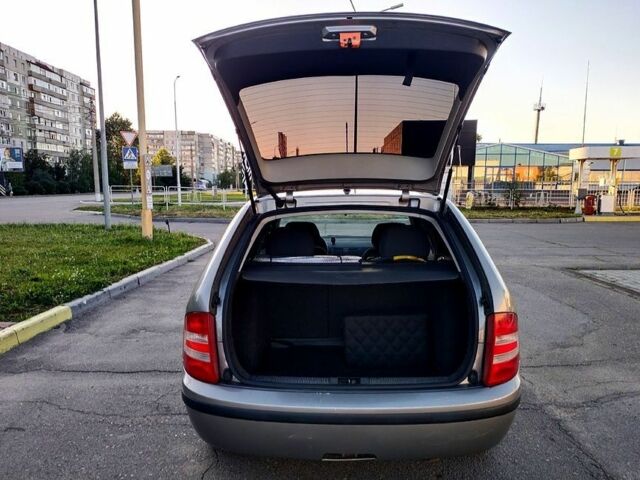 Серый Шкода Фабия, объемом двигателя 1.4 л и пробегом 277 тыс. км за 2910 $, фото 3 на Automoto.ua