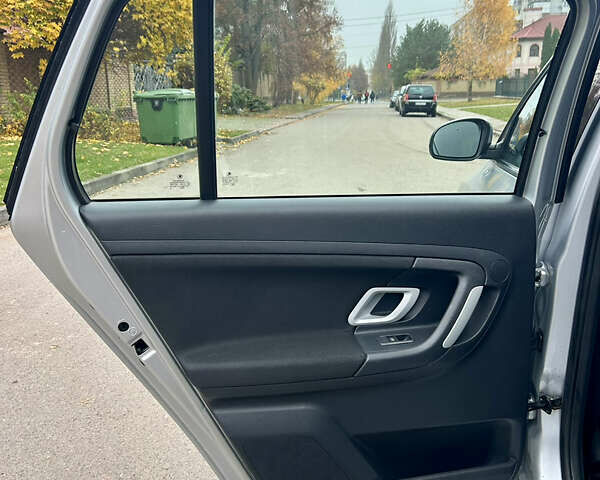 Серый Шкода Фабия, объемом двигателя 1.6 л и пробегом 247 тыс. км за 5150 $, фото 27 на Automoto.ua