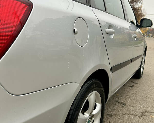 Серый Шкода Фабия, объемом двигателя 1.6 л и пробегом 247 тыс. км за 5150 $, фото 17 на Automoto.ua