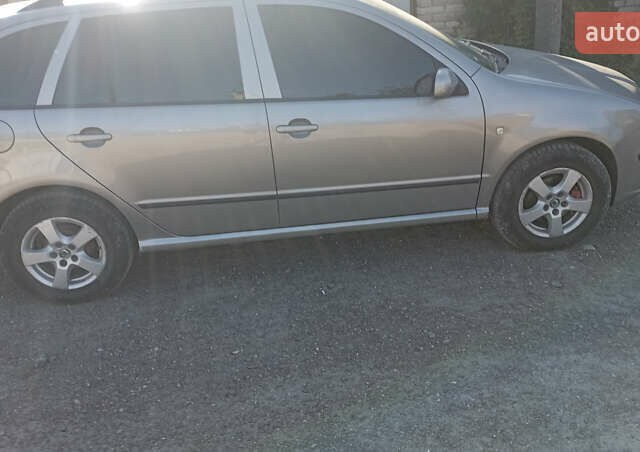 Сірий Шкода Фабія, об'ємом двигуна 1.39 л та пробігом 222 тис. км за 4950 $, фото 7 на Automoto.ua
